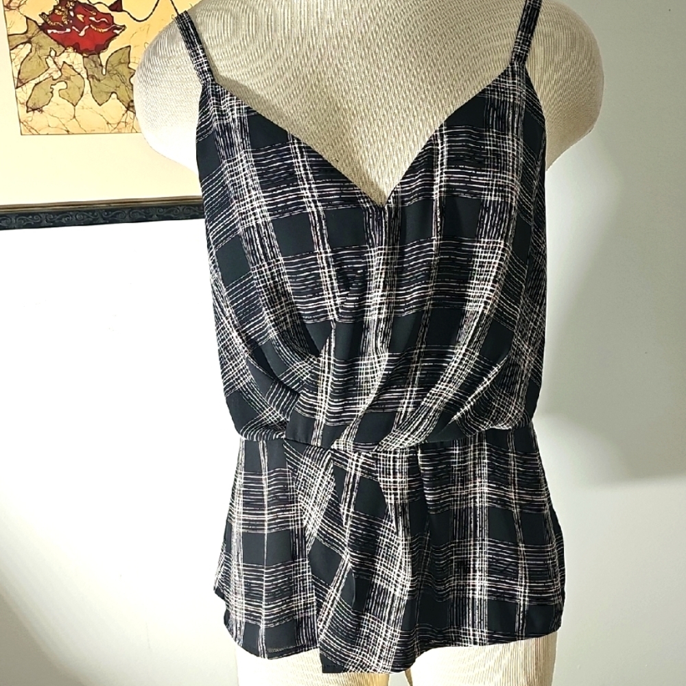 White House Black Market Black and‎ White Plaid Sleeveless Top. Size 4.